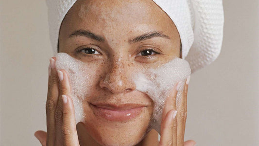 cach-chon-sua-rua-mat-collagen-phu-hop-voi-tung-loai-da-khac-nhau