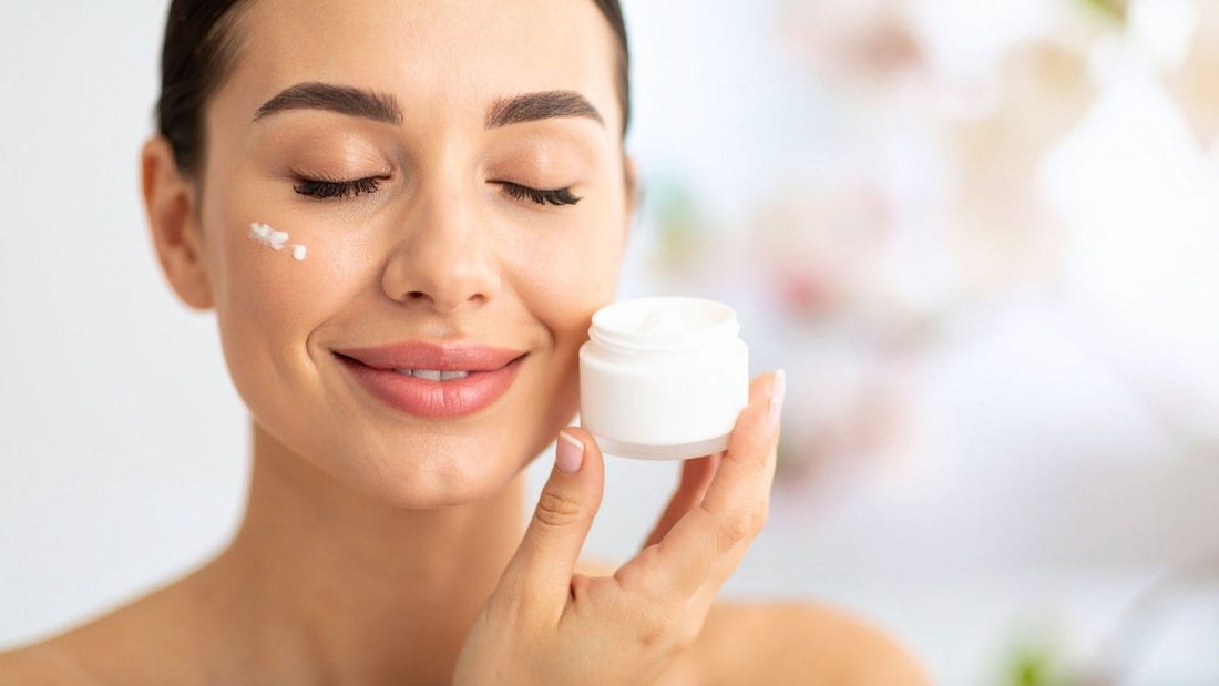 cach-su-dung-kem-massage-mat-collagen-de-da-cang-min-va-giam-nep-nhan