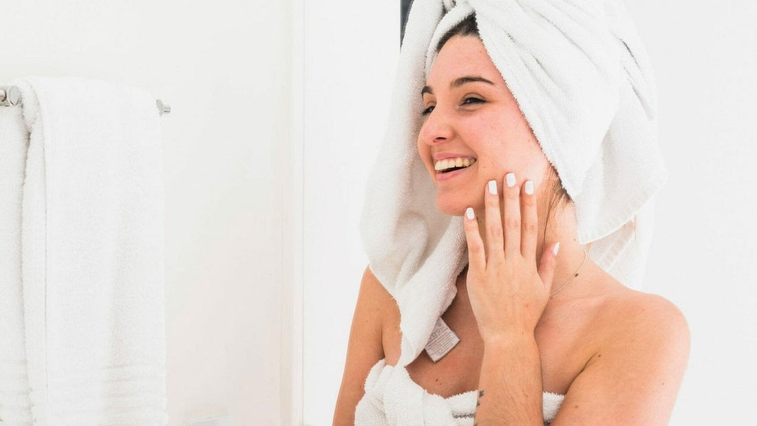 danh-gia-thanh-phan-nen-co-trong-sua-rua-mat-danh-cho-da-dau-nhay-cam