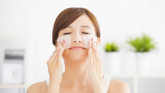 giay-tham-dau-da-mat-co-that-su-can-thiet-trong-chu-trinh-skincare-hang-ngay
