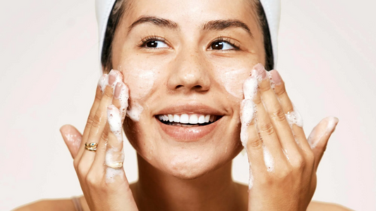 goi-y-sua-rua-mat-cho-da-dau-mun-nhay-cam-gia-tot-hieu-qua-cao