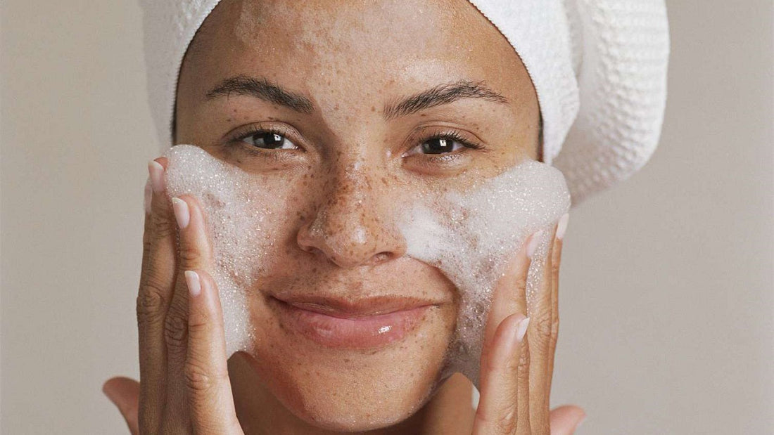 hanh-trinh-cai-kich-ung-bat-dau-tu-sua-rua-mat-da-nhay-cam