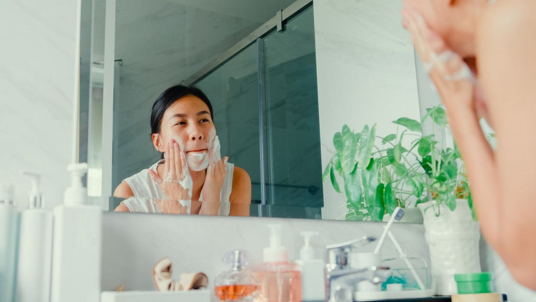 review-chi-tiet-sua-rua-mat-tri-mun-tot-cho-da-dau-mun-nhay-cam