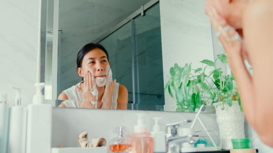 review-chi-tiet-sua-rua-mat-tri-mun-tot-cho-da-dau-mun-nhay-cam