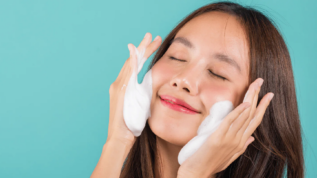 sua-rua-mat-cho-da-dau-co-thuc-su-lam-giam-tiet-ba-nhon