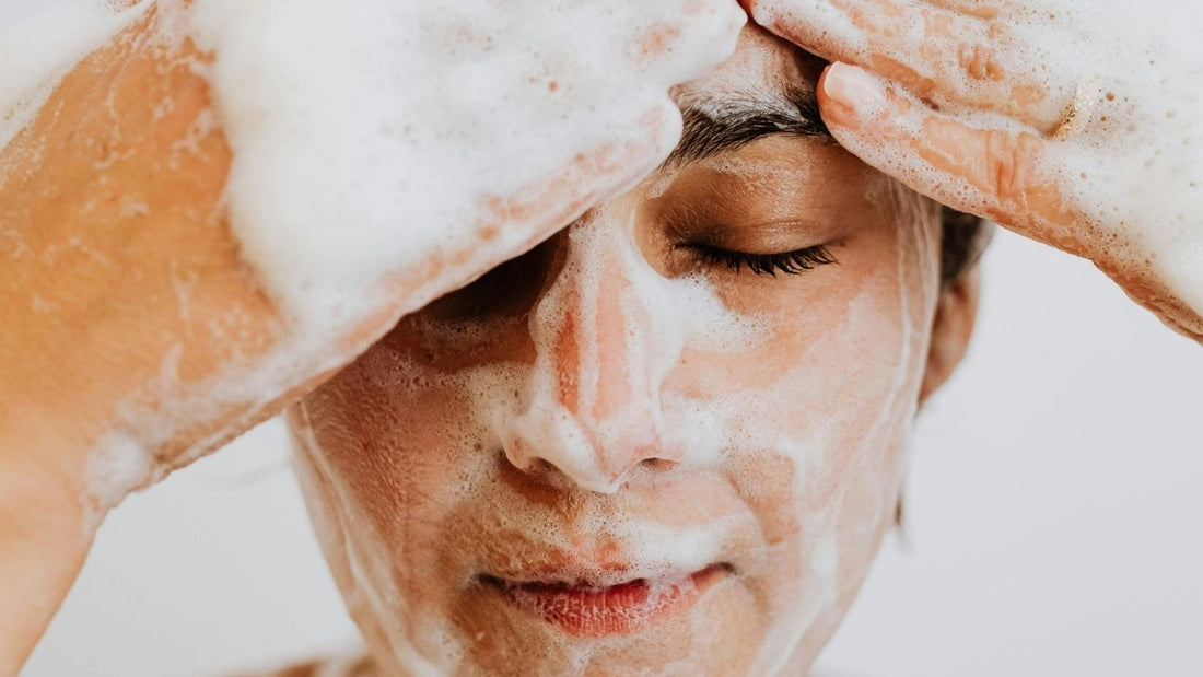 sua-rua-mat-tri-mun-chon-dung-theo-tung-loai-da-de-giam-mun-hieu-qua