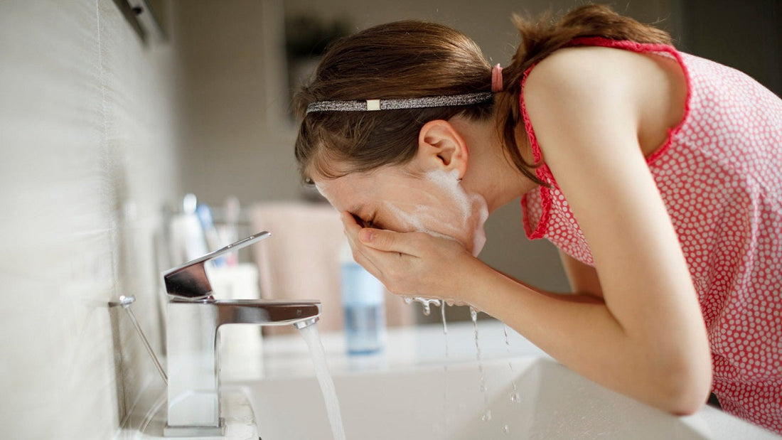 top-tieu-chi-chon-sua-rua-mat-cho-da-dau-mun-tuoi-day-thi-nen-biet