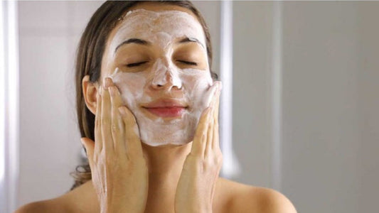 Vì sao bạn cần sữa rửa mặt cho da nhạy cảm khô chuyên biệt?